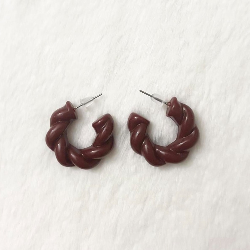 5/$15 🩷 MUST BUNDLE Twisted Hoop Stud Earrings - Burgundy